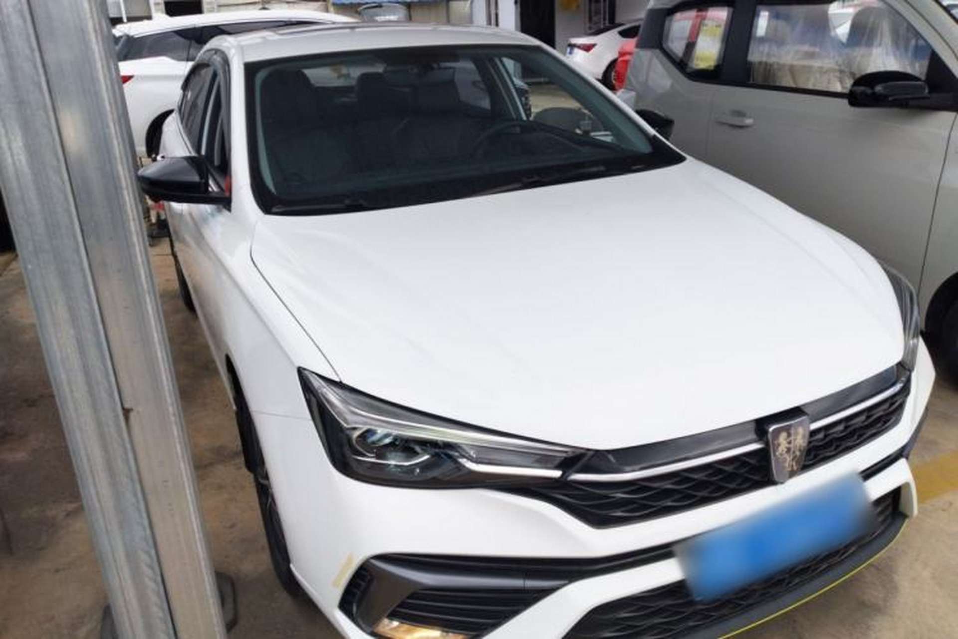Used Roewe i5 2021 Revised Version 1.5L CVT Diamond Edition Front Right 45 Deg