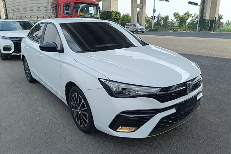 Used Roewe i5 2021 1.5L Manual Platinum Edition Front Right 45 Deg