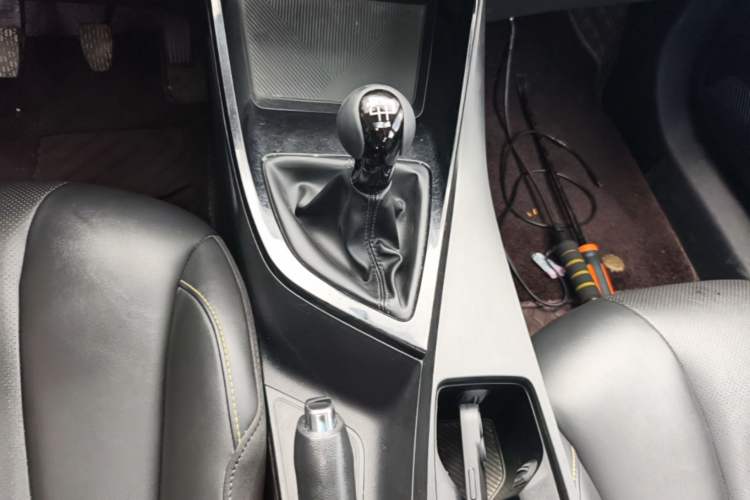 Used Roewe i5 2021 1.5L Manual Diamond Edition Gear Lever