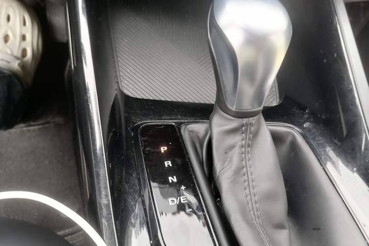 Used Roewe i5 2021 1.5L CVT Diamond Edition Gear Lever