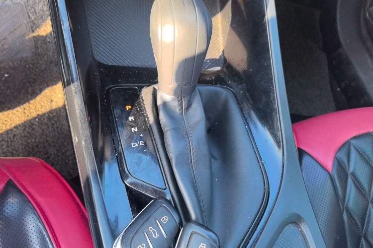Used Roewe i5 2021 Revised Version 1.5L CVT Diamond Edition Gear Lever