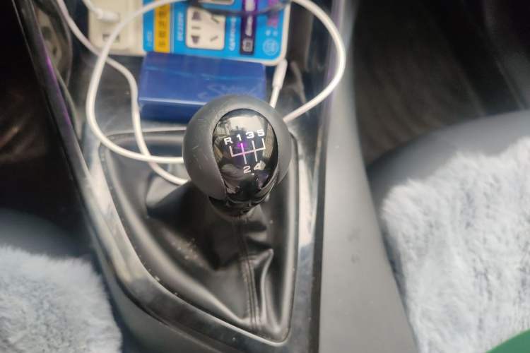 Used Roewe i5 2021 1.5L Manual Diamond Edition Gear Lever