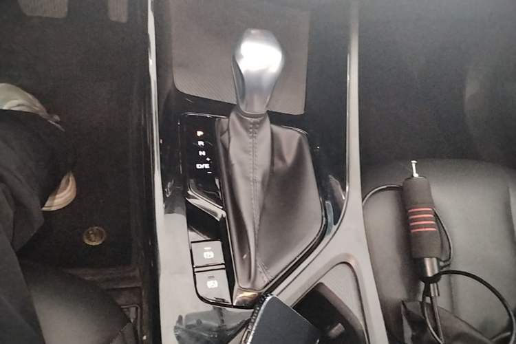 Used Roewe i5 2021 Revised Version 1.5L CVT Diamond Edition Gear Lever