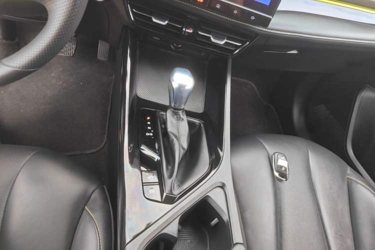 Used Roewe i5 2021 1.5L CVT Diamond Edition Gear Lever