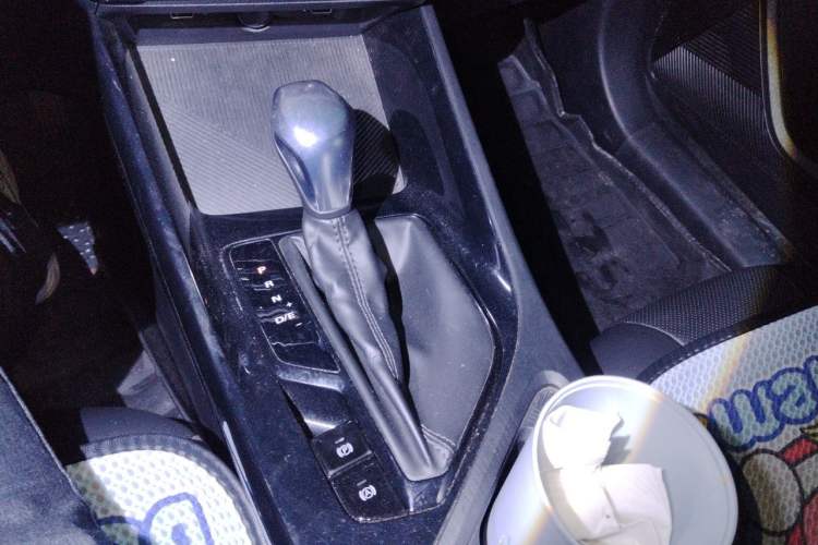 Used Roewe i5 2021 1.5L CVT Starry Edition Gear Lever