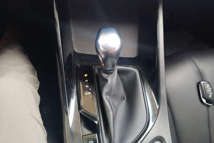 Used Roewe i5 2021 Revised Version 1.5L CVT Diamond Edition Gear Lever