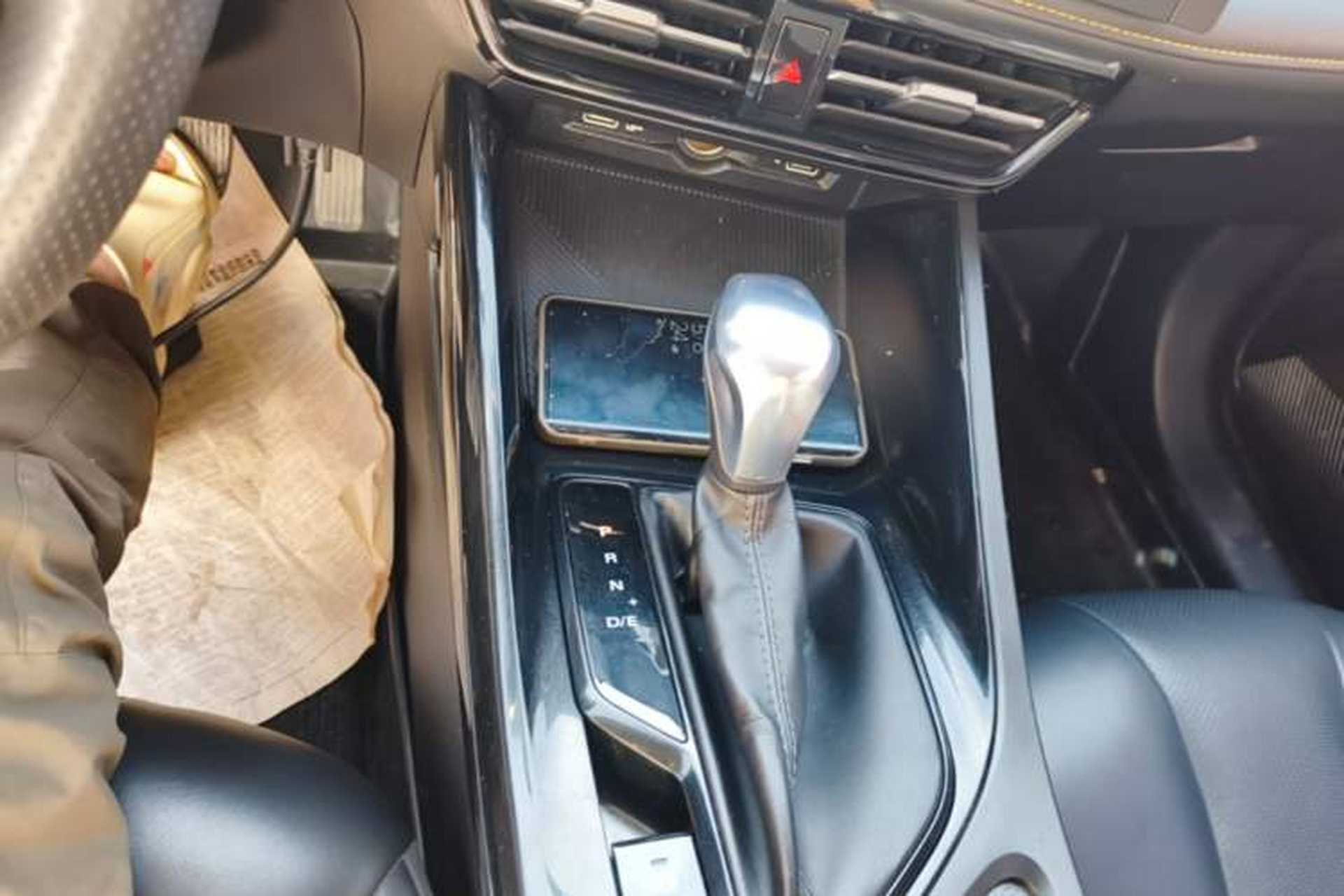 Used Roewe i5 2021 1.5L CVT Black Gold Edition Gear Lever