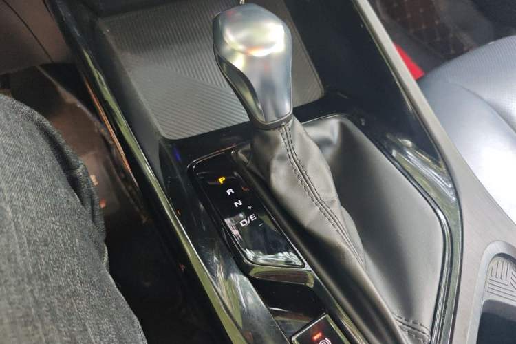 Used Roewe i5 2021 1.5L CVT Platinum Edition Gear Lever