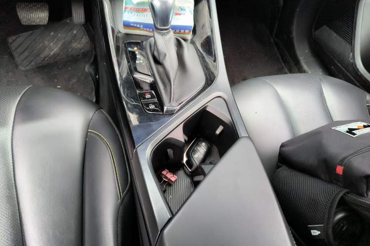 Used Roewe i5 2021 Revised Version 1.5L CVT Diamond Edition Gear Lever