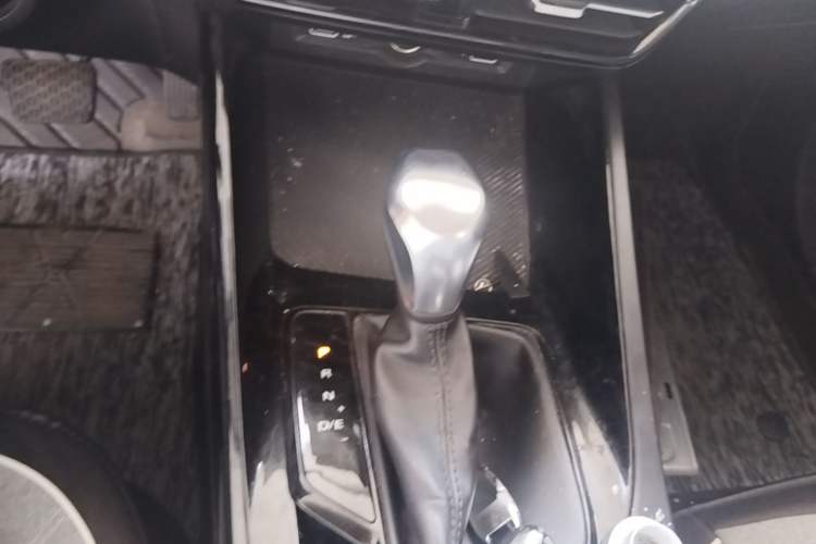 Used Roewe i5 2021 1.5L CVT Platinum Edition Gear Lever