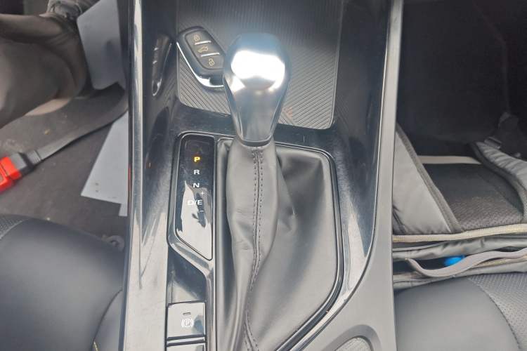Used Roewe i5 2021 Revised Version 1.5L CVT Diamond Edition Gear Lever