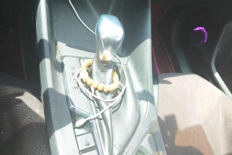 Used Roewe i5 2021 Revised Version 1.5L CVT Diamond Edition Gear Lever