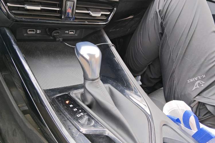 Used Roewe i5 2021 1.5L CVT Platinum Edition Gear Lever