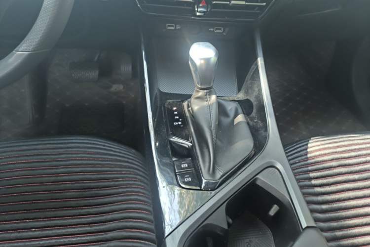 Used Roewe i5 2021 1.5L CVT Platinum Edition Gear Lever