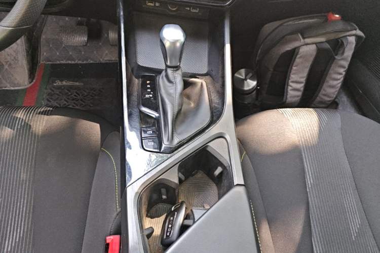 Used Roewe i5 2021 1.5L CVT Platinum Edition Gear Lever