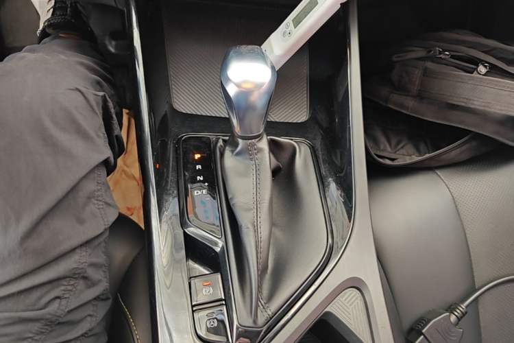 Used Roewe i5 2021 Revised Version 1.5L CVT Diamond Edition Gear Lever