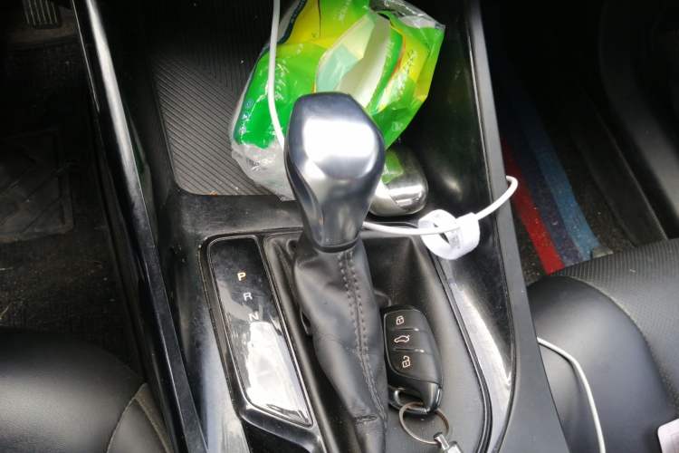 Used Roewe i5 2021 Revised Version 1.5L CVT Diamond Edition Gear Lever
