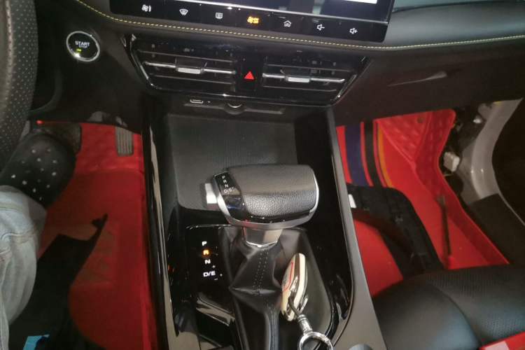 Used Roewe i5 2021 Revised Version 1.5L CVT Diamond Edition Gear Lever