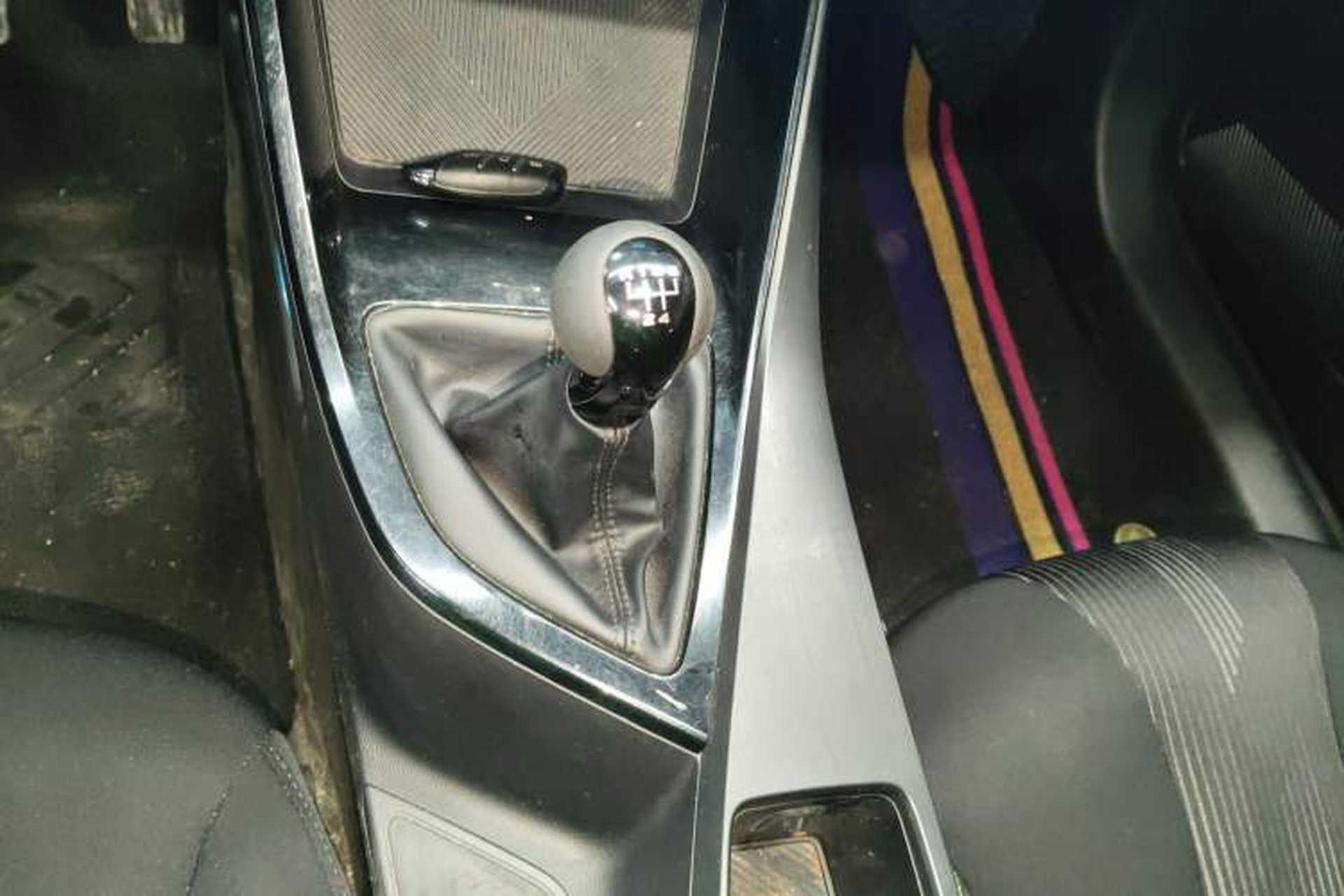 Used Roewe i5 2021 1.5L Manual Platinum Edition Gear Lever