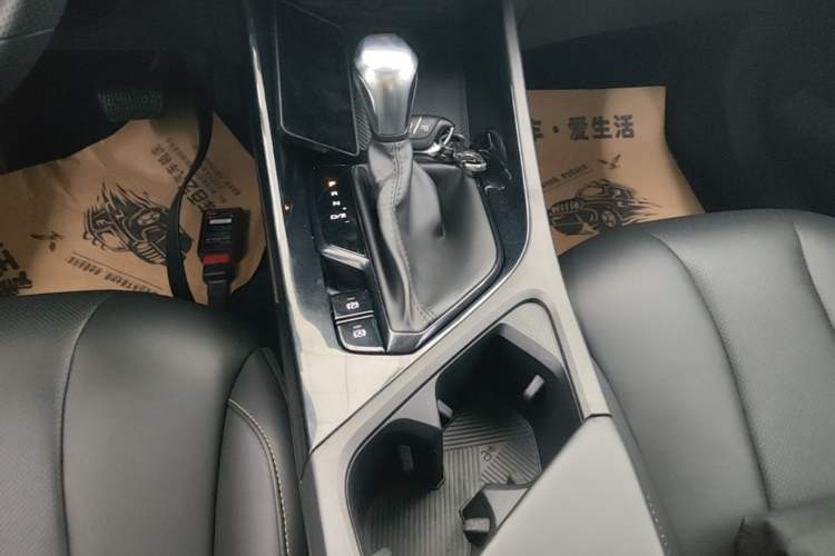 Used Roewe i5 2021 Revised Version 1.5L CVT Diamond Edition Gear Lever