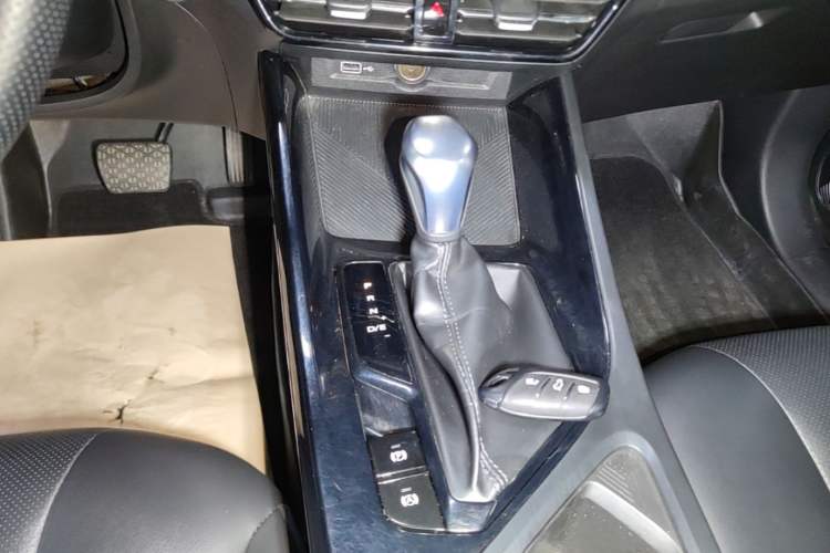 Used Roewe i5 2021 Revised Version 1.5L CVT Diamond Edition Gear Lever
