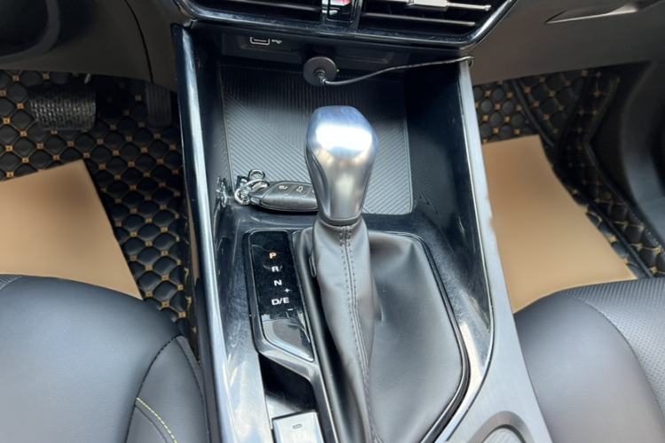 Used Roewe i5 2021 Revised Version 1.5L CVT Diamond Edition Gear Lever