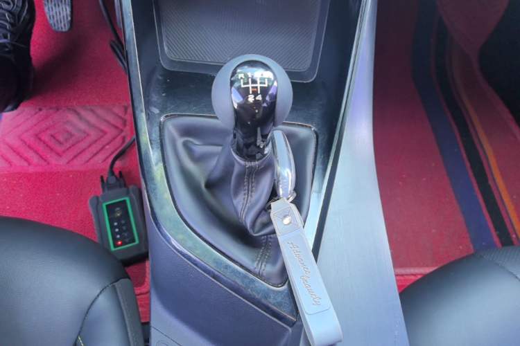Used Roewe i5 2021 1.5L Manual Diamond Edition Gear Lever