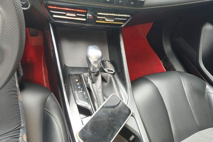 Used Roewe i5 2021 1.5L CVT Diamond Edition Gear Lever