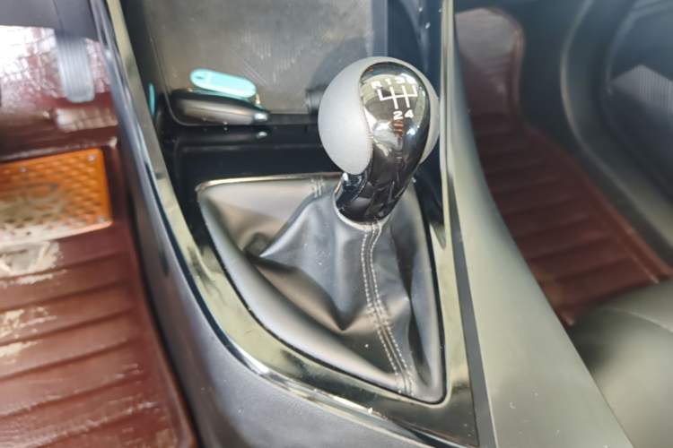 Used Roewe i5 2021 1.5L Manual Comfort Edition Gear Lever