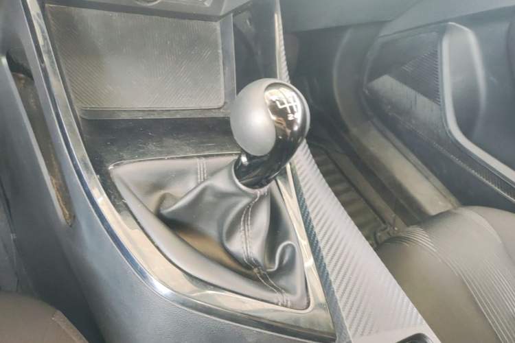 Used Roewe i5 2021 1.5L Manual Platinum Edition Gear Lever