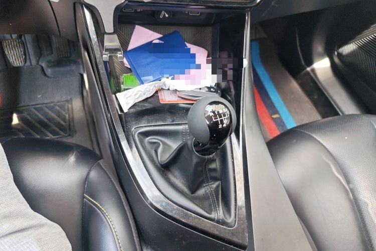 Used Roewe i5 2021 1.5L Manual Diamond Edition Gear Lever