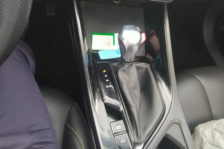 Used Roewe i5 2021 1.5L CVT Diamond Edition Gear Lever