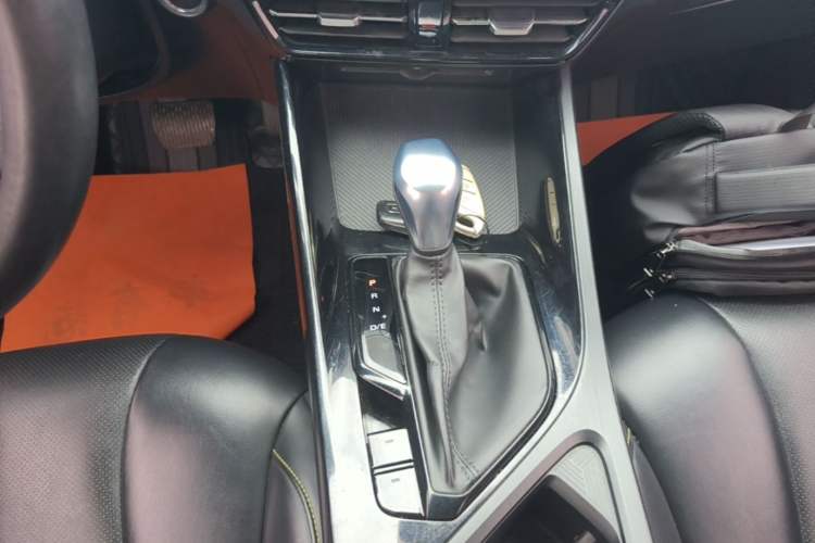 Used Roewe i5 2021 1.5L CVT Diamond Edition Gear Lever