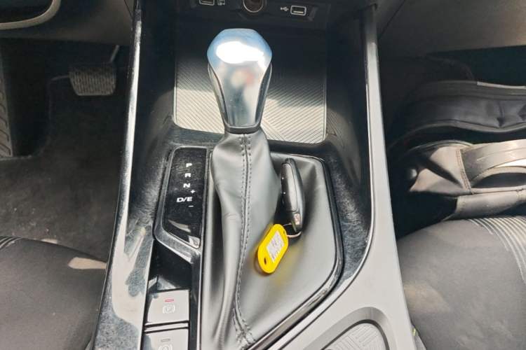 Used Roewe i5 2021 1.5L CVT Platinum Edition Gear Lever