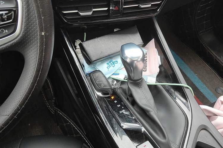 Used Roewe i5 2021 1.5L CVT Diamond Edition Gear Lever