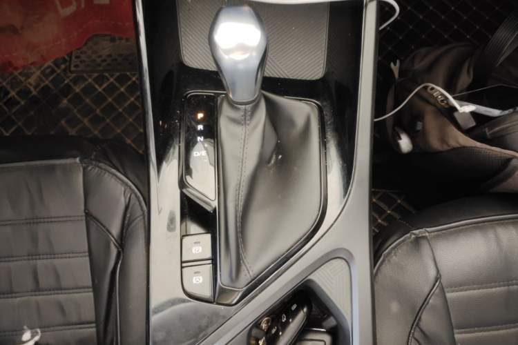 Used Roewe i5 2021 1.5L CVT Platinum Edition Gear Lever