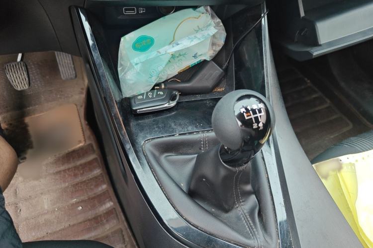 Used Roewe i5 2021 1.5L Manual Platinum Edition Gear Lever