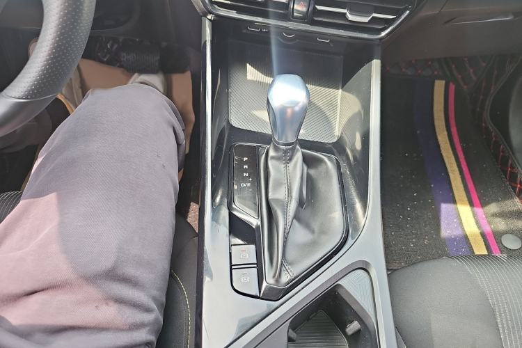 Used Roewe i5 2021 1.5L CVT Platinum Edition Gear Lever