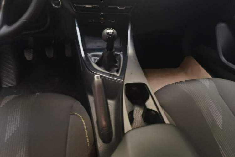 Used Roewe i5 2021 1.5L Manual Platinum Edition Gear Lever