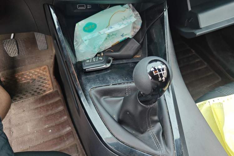 Used Roewe i5 2021 1.5L Manual Platinum Edition Gear Lever