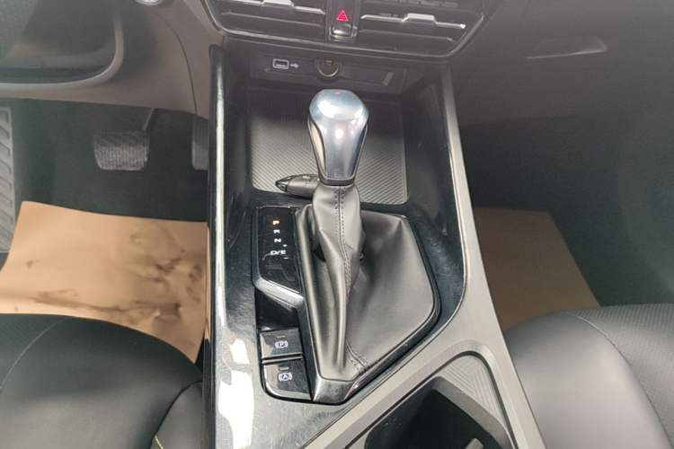Used Roewe i5 2021 Revised Version 1.5L CVT Diamond Edition Gear Lever