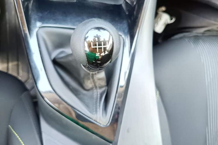 Used Roewe i5 2021 1.5L Manual Platinum Edition Gear Lever