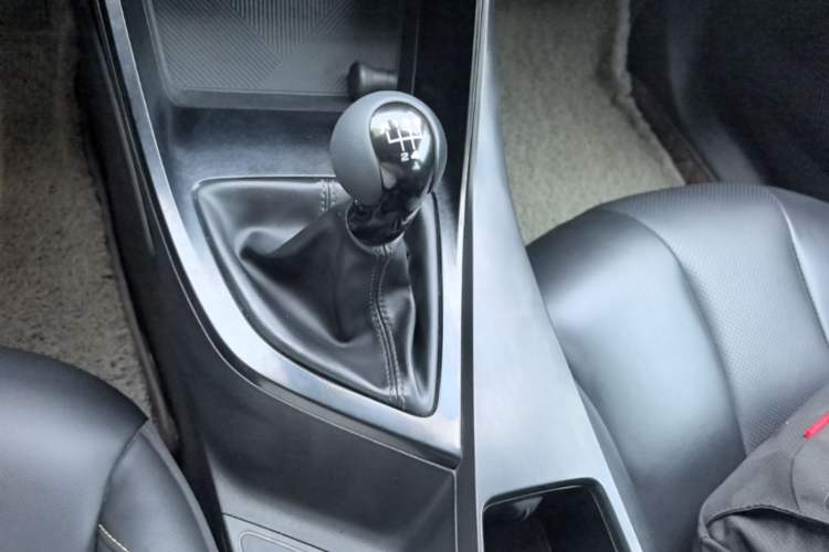 Used Roewe i5 2021 1.5L Manual Diamond Edition Gear Lever