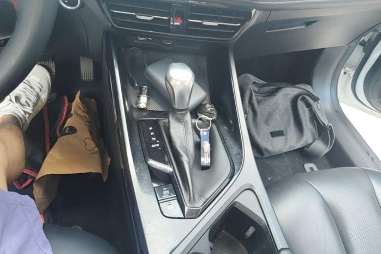 Used Roewe i5 2021 1.5L CVT Diamond Edition Gear Lever