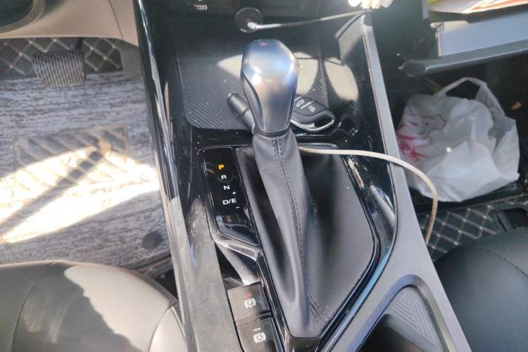 Used Roewe i5 2021 1.5L CVT Diamond Edition Gear Lever