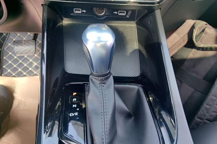 Used Roewe i5 2021 1.5L CVT Starry Edition Gear Lever