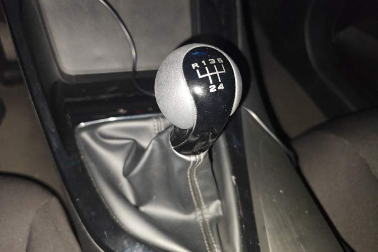 Used Roewe i5 2021 1.5L Manual Platinum Edition Gear Lever