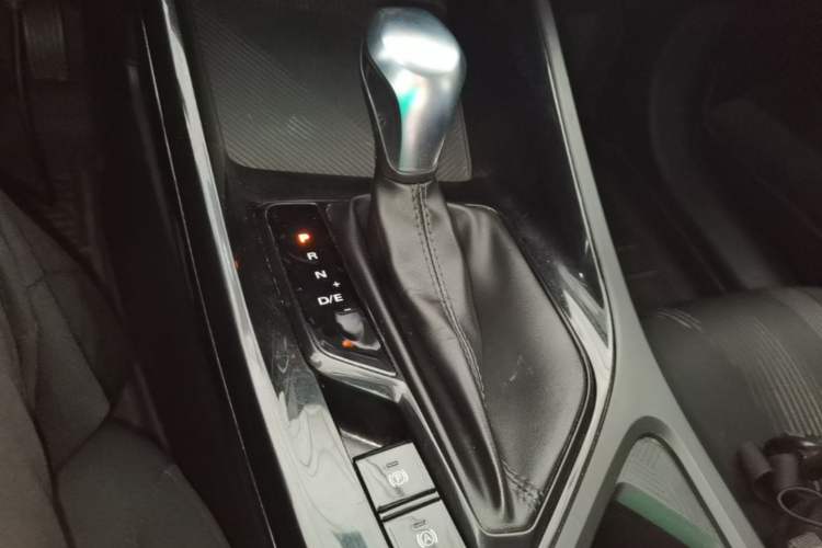 Used Roewe i5 2021 1.5L CVT Platinum Edition Gear Lever