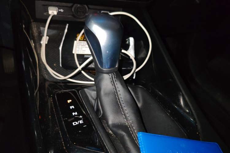 Used Roewe i5 2021 1.5L CVT Diamond Edition Gear Lever