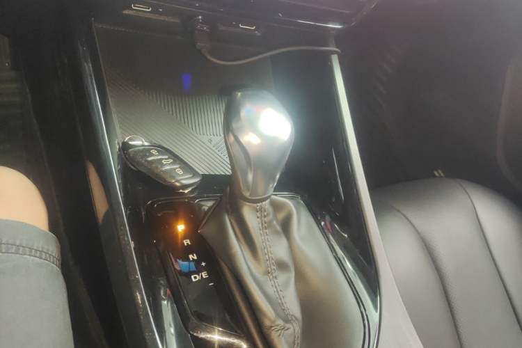 Used Roewe i5 2021 1.5L CVT Starry Edition Gear Lever